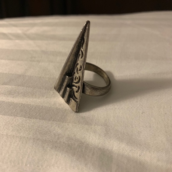 Handmade Silver Triangular Statement Ring - Picture 3 of 4